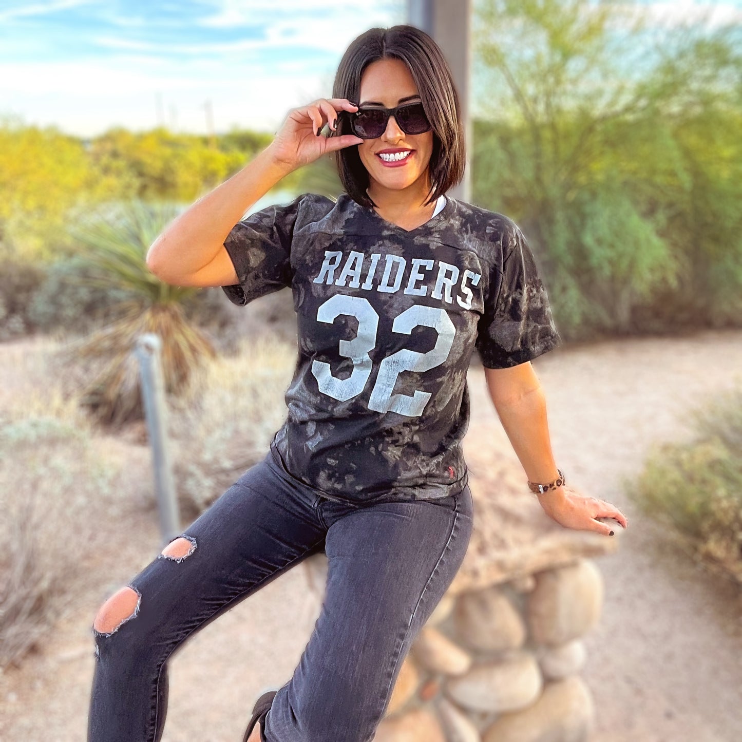 LAS VEGAS/OAKLAND RAIDERS V-NECK TEE