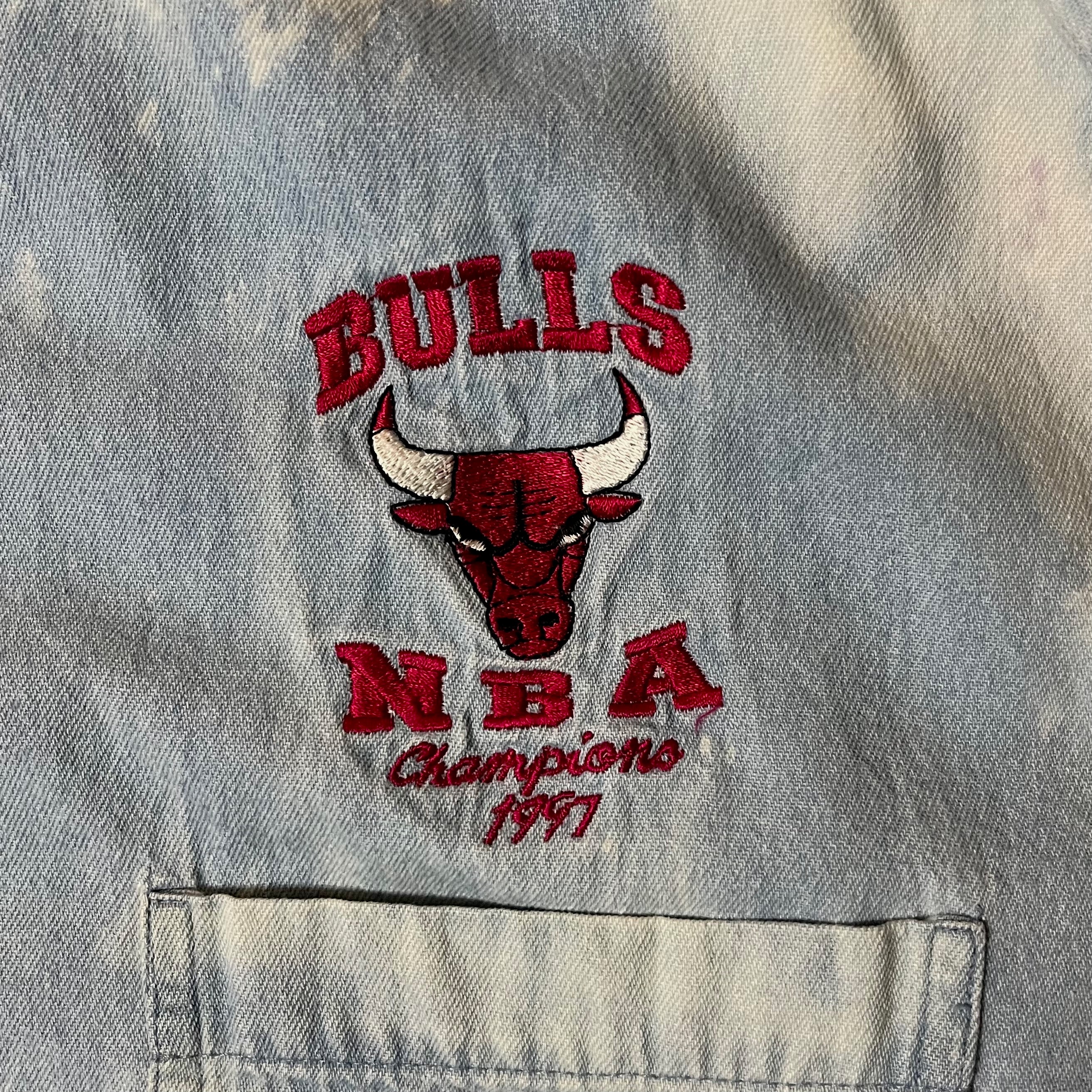 VTG Chicago Bulls shops Embroidered Logo Light Wash Button Down Shirt